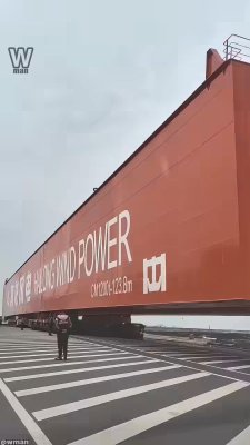 #أكبر_مقطورة_في_العالم 🚛😳 مدينة متحركة تسير على 700 عجلة! مشهد مذهل يثبت أن لا حدود للهندسة الحديثة! 🔥 #تكنولوجيا #هندسة #عجائب #شاحنات #ابتكار