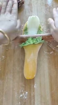 Perfect &amp; simple way to shape dough ✨ | Food Garnish and Arts
#FoodGarnish #DoughArt #CookingTips #KitchenHacks #FoodPresentation