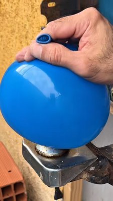 Coloque uma bexiga no engate do carro 🎈 e depois me agradeça 😎
#carros #dicas #truques #lifehacks #gambiarra