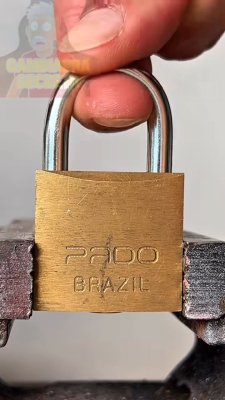 O truque do slide do ímã: abra um cadeado sem chave 🧲🔓
#magnets #padlock #fblifestyle